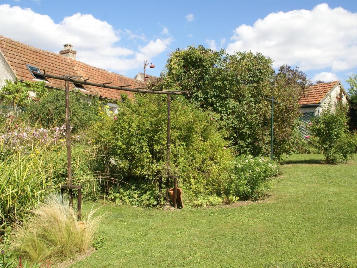 Charming Holiday Home Mezy-Moulins Exterior photo